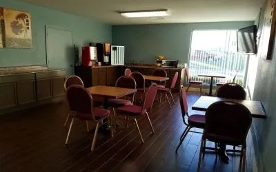 Dining area perfect for coworking at Blue Way Inn & Suites Wichita East.