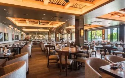 Dining area perfect for coworking at Alohilani Resort Waikiki Beach.