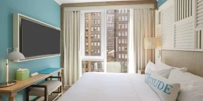 King room with TV at Margaritaville Resort Times Square.