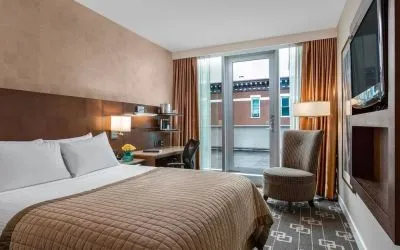 Romantic king room at Wyndham Garden Chinatown NYC.