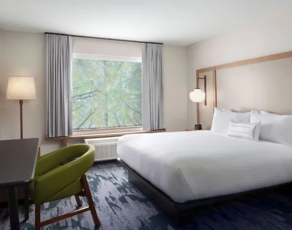 Day use room with work desk at Fairfield Inn & Suites By Marriott Kenosha Pleasant Prairie.