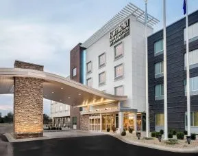 Hotel exterior at Fairfield Inn & Suites By Marriott Kenosha Pleasant Prairie.