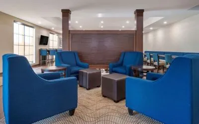 Lobby and coworking lounge at Comfort Inn & Suites Mankato.