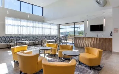 Bar and lounge area perfect for coworking at Best Western Plus Executive Residency Phoenix North Happy Valley.