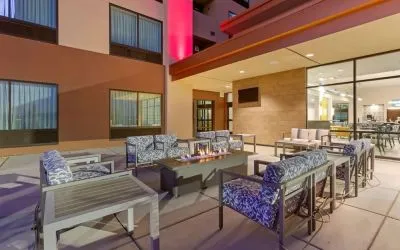 Courtyard perfect for coworking at Best Western Plus Executive Residency Phoenix North Happy Valley.
