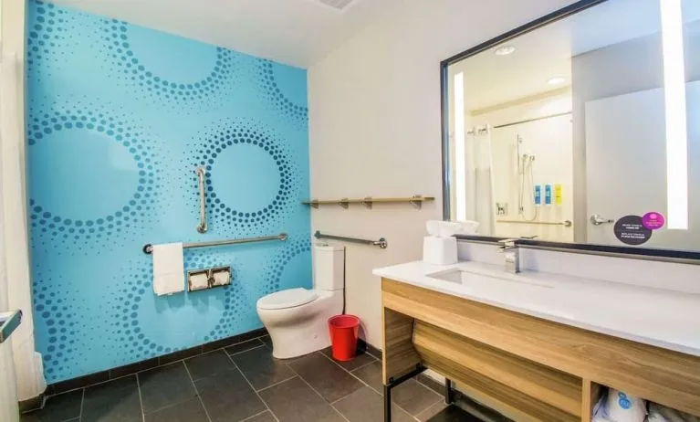 Guest bathroom with shower at Tru By Hilton Bowling Green.