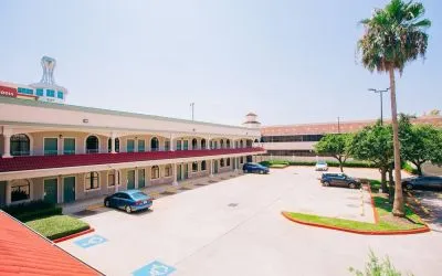 Parking area at Palace Inn Beltway 8 & Bissonnet.