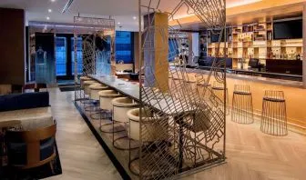 Hotel bar perfect for coworking at Hilton Brooklyn New York.