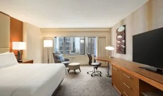 King room with TV at Swissotel Chicago.