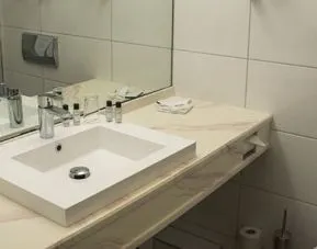 Relexa Hotel Airport Düsseldorf, Dusseldorf