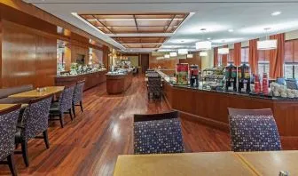 Breakfast area perfect for coworking at DoubleTree By Hilton Tulsa - Warren Place.