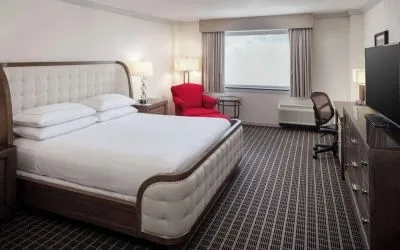 Day use room with work desk and natural light at Hilton Chicago-Northbrook.