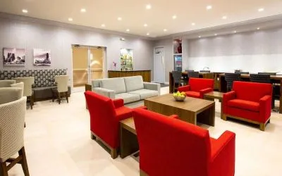Executive lounge perfect for coworking at Hilton Chicago-Northbrook.