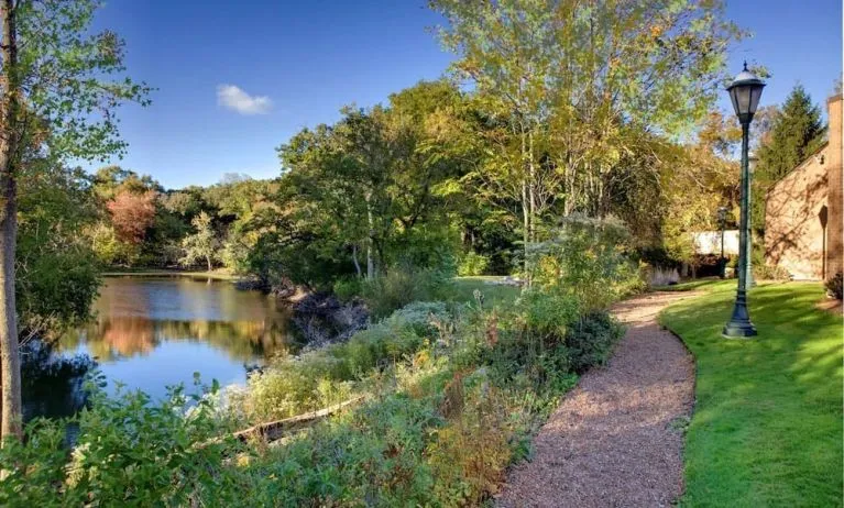 Trail by the river at Hilton Chicago-Northbrook.