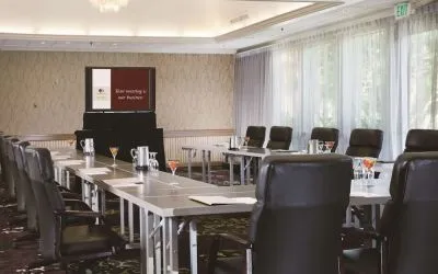 Professional meeting room at DoubleTree By Hilton Sonoma Wine Country.