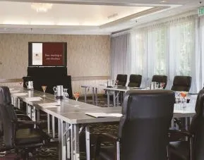 Professional meeting room at DoubleTree By Hilton Sonoma Wine Country.