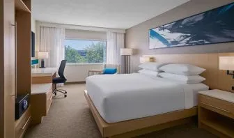 King room at Delta Hotels By Marriott Little Rock West.