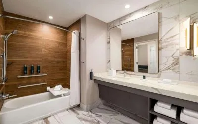 Private guest bathroom with tub at Hilton BNA Nashville Airport Terminal.
