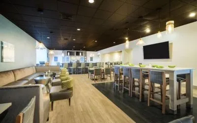 Bar and lounge area at EnVision Hotel And Conference Center Mansfield Foxboro.