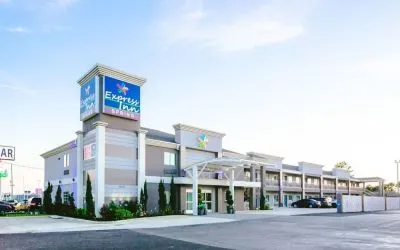Exterior view of Express Inn - Spring.