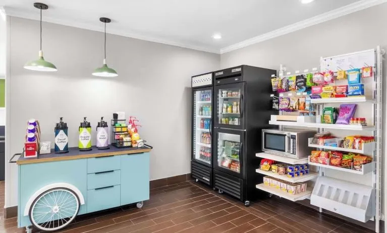 Convenience store at Spark By Hilton Pearland.