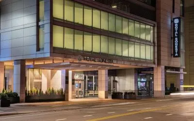 Entrance at Royal Sonesta Chicago River North.