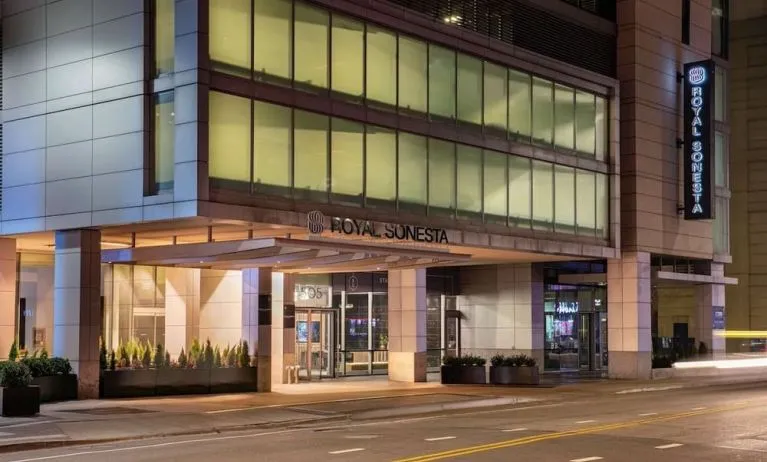 Entrance at Royal Sonesta Chicago River North.