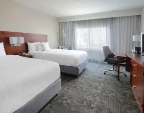 Day use twin room with workdesk at Sonesta Select Dallas Central Expressway.
