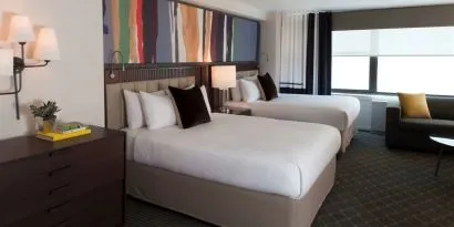 Day use twin room with lounge area at The Fifty Sonesta Select New York.