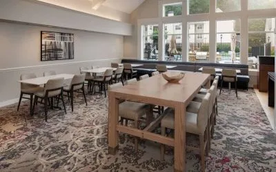 Dining area at Sonesta ES Suites Atlanta Alpharetta North Point Mall.