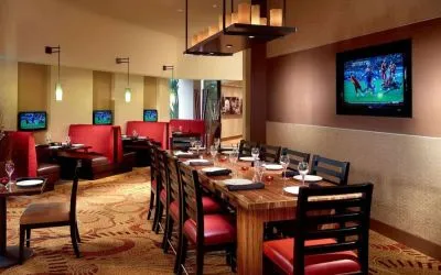 On-site restaurant at Sonesta Nashville Airport. 
