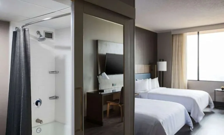 Day use twin room with work desk and privathe bathroom at Sonesta Nashville Airport.