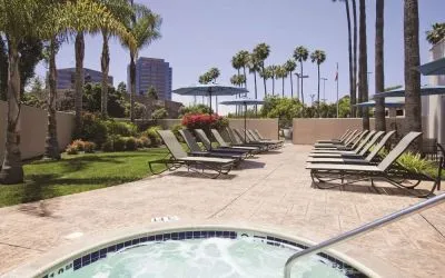 Outdoor spa tub at Embassy Suites By Hilton San Diego-La Jolla.