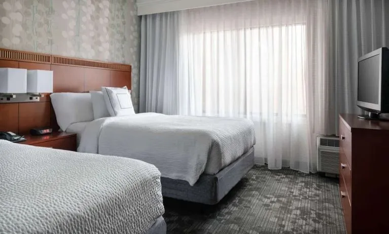Day use twin room at Sonesta Select Phoenix Camelback.