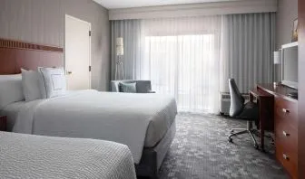Day use twin room with work desk at Sonesta Select Phoenix Camelback.