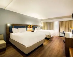 Day use twin room with work desk at Sonesta Select Philadelphia Airport.