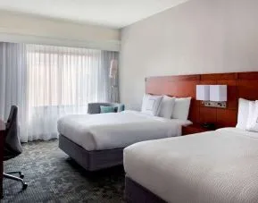 Day use twin room with work desk at Sonesta Select Newport Middletown.