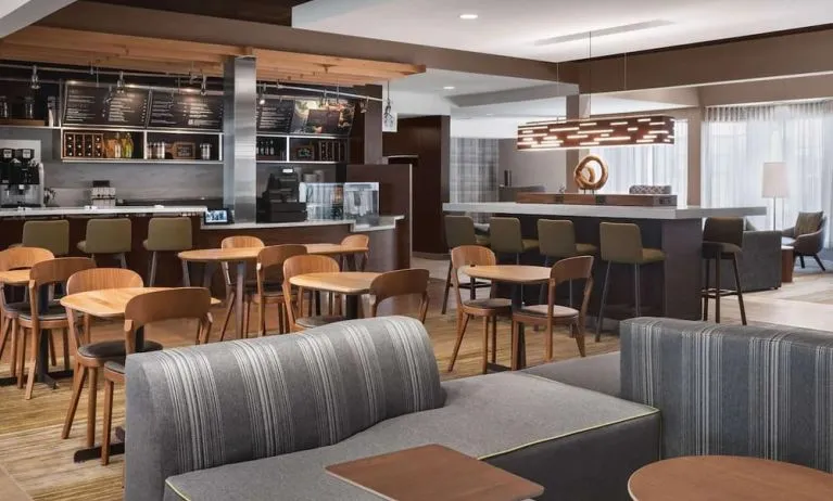 Dining area at Sonesta Select Newport Middletown.