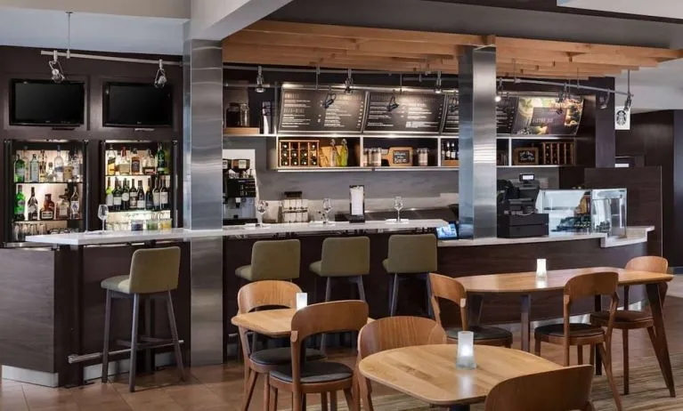 On-site coffee shop with seating area, perfect for coworking at Sonesta Select Newport Middletown.