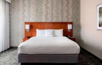 King bed at Sonesta Select Newport Middletown.