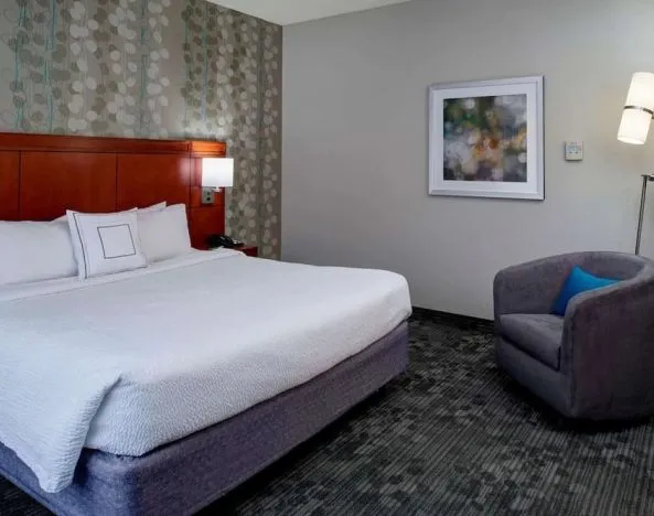 King bed at Sonesta Select Kansas City Airport Tiffany Springs.