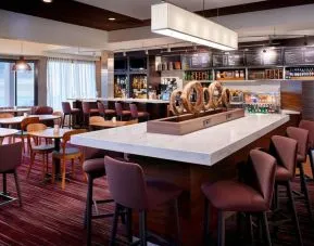 Dining area at Sonesta Select Kansas City Airport Tiffany Springs.