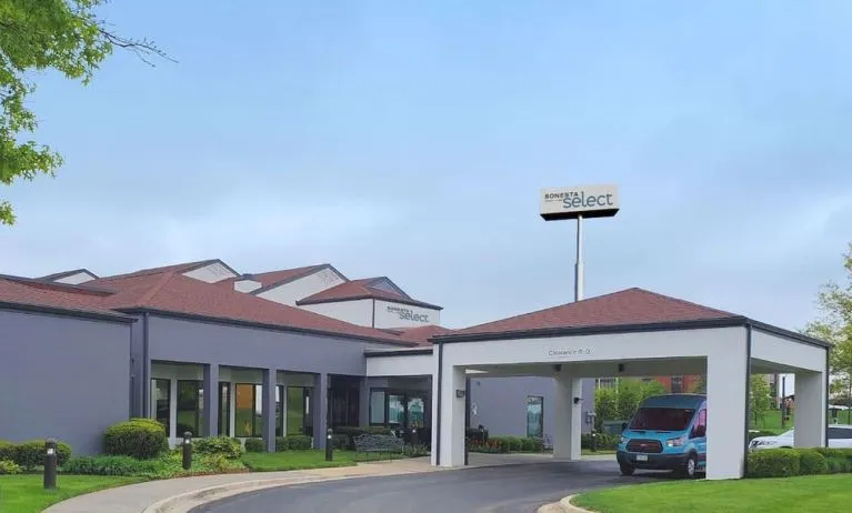 Entrance at Sonesta Select Kansas City Airport Tiffany Springs.