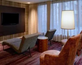 Lounge area at Sonesta Select Kansas City Airport Tiffany Springs.