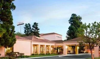 Entrance at Sonesta Select Los Angeles LAX El Segundo.