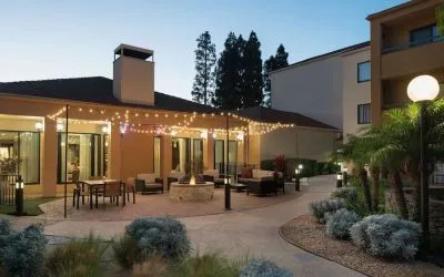 Patio at Sonesta Select Los Angeles LAX El Segundo.