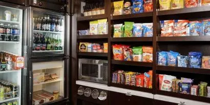 Convenience store at Sonesta Select Kansas City South Overland Park.