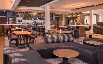 Dining area with comfortable seating, perfect for coworking at Sonesta Select Columbia.