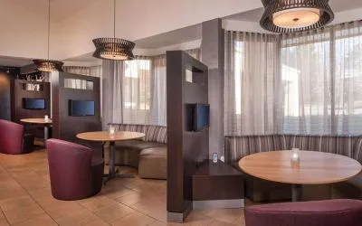 Coworking area at Sonesta Select Columbia.