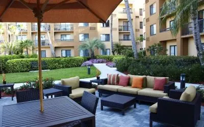 Outdoor lounge seating area at Sonesta Select Boca Raton.